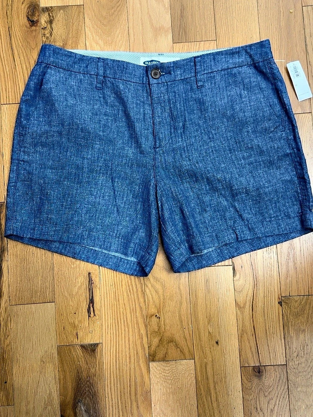 Old Navy Everyday Short, size 10, 55% linen / 45% cotton.